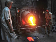 یوم مئییونی سیم کا کم از کم اجرت 12 ہزار کرنے کا مطالبہ