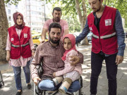 اللہ نے دعا سن لی  کمسن شامی لڑکی مایا اب اپنے پیروں پر چلے گی