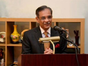 سپریم کورٹ اگرمتنازع ہوتی جارہی ہے پھریہاں آتے ہی کیوں ہیں چیف جسٹس