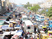 پتھروں سے ٹریفک جام راہگیروں کو مشکلات دکانداروں کا کاروبار بھی متاثر