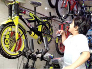 کراچی میں سائیکل چلانے کا رجحان انتہائی کم ہوگیا  بچوں کا شوق تاحال برقرار