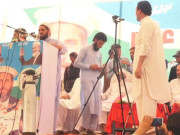 جماعت اسلامی کے انتخابی جلسے میں اسٹیج ٹوٹنے سے سراج الحق گرگئے