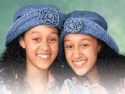 سگی بہنیں  یہ رشتہ انمول ہے