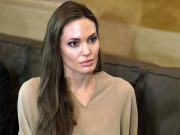 اداکارہ اینجیلینا جولی نے چھاتی کے کینسر سے بچنے کے لئے سرجری کرا لی