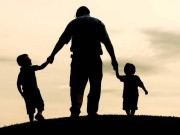 باپ مجسّم ایثار و قربانی