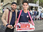 ٹنڈولکر کے بیٹے ارجن نے لارڈز اسٹیڈیم میں ریڈیو بیچنا شروع کردیے