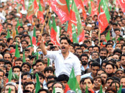 پی ٹی آئی کا 10 ڈاؤننگ اسٹریٹ پر احتجاج  کیمرون دیکھتے رہے 