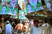 انتخابات ختم تشہیری مہم کیلئے لگائے گئے بینرز اور جھنڈے نہیں اتارے گئے