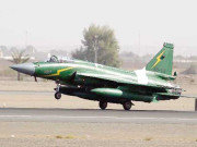 جے ایف 17 تھنڈر طیارے انٹرنیشنل شو میں شرکت کیلیے پولینڈ پہنچ گئے