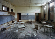 دادو میں نقل سے روکنے پر مشتعل طلبا نے امتحانی مرکز کو آگ لگا دی