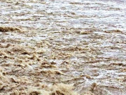 آئل ٹینکر الٹ گیا3افراد زخمی تیل بہنے سے تالاب آلودہ مٹیاری کو پانی کی فراہمی بند 