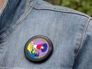 کوٹ کے بٹن جتنا ڈیجیٹل ڈسپلے ’بیم‘