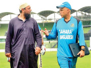  ثقلین مشتاق ٹائیگرزکو اسپن بولنگ کے گُرسکھانے ڈھاکا پہنچ گئے