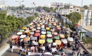 بسوں کی جگہ چنگ چی اور6 سیٹ والے رکشوں نے لے لی 