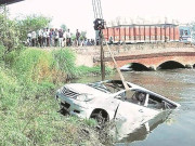 چترال میں گاڑی نہرمیں گرنے سے 6 چینی انجینئرز سمیت 8 افراد زخمی