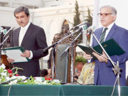 اردو نہ پڑھ سکنے پرگورنر نے شہباز شریف سے انگریزی میں حلف لیا 