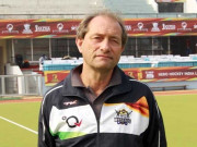 قومی ہاکی ٹیم کے سابق غیر ملکی کوچ نےنئی نوکری ملتے ہی  پارٹی بدل لی