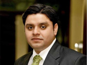 سابق وائس چانسلر پنجاب یونیورسٹی کو ہتھکڑی لگانے پر ایڈیشنل ڈائریکٹر نیب معطل