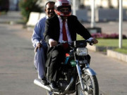 سکھ کمیونٹی نے موٹرسائیکل پر ہیلمٹ پابندی کو مسترد کر دیا