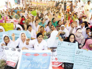 صوبہ بھر کی نرسوں نے ہڑتال کر دی سیکڑوں آپریشن ملتوی