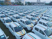 بھارتی تاجر کا اپنے 600 ملازموں کو کاروں کا تحفہ