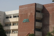 جناح اسپتال کے 2 ایگزیکٹو ڈائریکٹرز کی جنگ شروع   