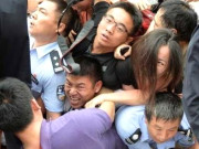 شنگھائی میں بیکہم کی ایک جھلک دیکھنے کیلیے ہزاروں پرستار ٹوٹ پڑے7زخمی 