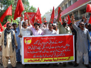 تنخواہیں نہ ملنے کیخلاف بلدیہ ملازمین کی احتجاجی ریلی 