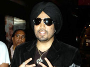 بھارتی فنکاروں کی محبت لے کر پاکستان پہنچ رہا ہوں میکا  