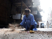 کراچی کے کاریگر دبئی میں بھی مٹی سے سونا نکالتے ہیں 