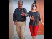 خاتون کے ساتھ رقص کرنے والا پولیس افسر نہیں اداکار نکلا