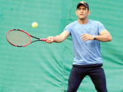 دھونی کے کرکٹ ٹرافیز سے بھرے شوکیس میں ٹینس ٹائٹل بھی شامل