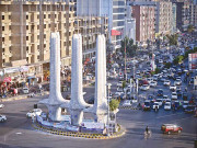 کراچی: کلفٹن میں پاکستان ریفائنری کی لائن پھٹنے سے تیل رہائشی عمارت تک پھیل گیا