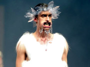 فیشن کی اندھی تقلید ہمیں مذاق بنا دیتی ہے