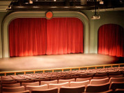 اسٹیج ڈراموں میں عریانی روکنے کیلیے پنجاب حکومت اداکاراؤں کے کپڑوں کی منظوری دے گی