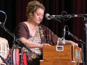 منی بیگم کو پہلی البم نے ہی شہرت کی بلندیوں پر پہنچا دیا 