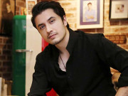 علی ظفر سیلاب زدگان کی مدد کیلئے میدان میں اُتر آئے