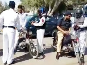 ٹریفک پولیس نے رانگ وے کی خلاف ورزی پر 3 ہزار چالان اور لاکھوں روپے جرمانہ عائد کردیا