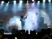 انڈونیشیا میں لائیو کنسرٹ کے دوران سونامی کی تباہی کی ویڈیو وائرل