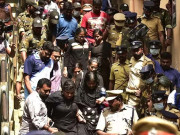 بھارتی سپریم کورٹ کے فیصلے کے باوجود خواتین کو مندر میں داخلے سے روک دیا گیا