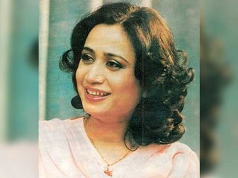  پروین شاکر 26 دسمبر 1994 کو 42 سال کی عمر میں  اسلام آباد میں ایک ٹریفک حادثے میں چل بسیں فوٹوفائل