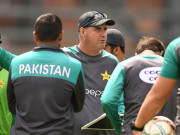 ناقص کارکردگی پر کوچ مکی آرتھر سینئرز پر پھٹ پڑے