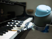 پیانو کی مدھر دھنیں بجانے والا تھری ڈی پرنٹڈ روبوٹک ہاتھ