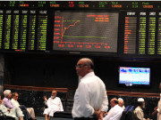 کراچی اسٹاک مارکیٹ میں تیزی 355 پوائنٹس کا اضافہ 4 حدیں بحال    