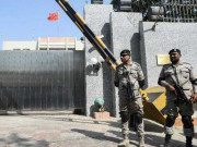 چینی قونصل خانے پر حملہ اور بم دھماکوں نے سکیورٹی کی صورت حال پر سوالات اٹھا دیئے