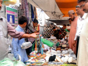 جائے نماز  صفیں تسبیح اور ٹوپیوں کی فروخت میں ا ضافہ ہو گیا 