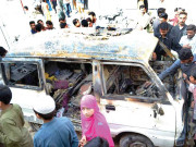 کراچی میں اسکول وین میں آگ لگنے سے 6 بچے زخمی