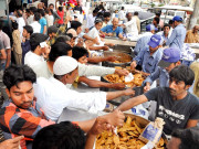 عوام افطاری کی اشیا مہنگے داموں خریدنے پر مجبور