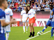 ومبلڈن ٹینس چیمپئن ماریون بارٹولی کے ہاتھوں فٹبال میچ کا افتتاح  