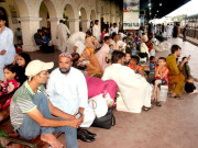 ریل گاڑیوں کی آمد ورفت میں تاخیر کراچی سے کوئی ٹرین روانہ نہ ہوسکی 